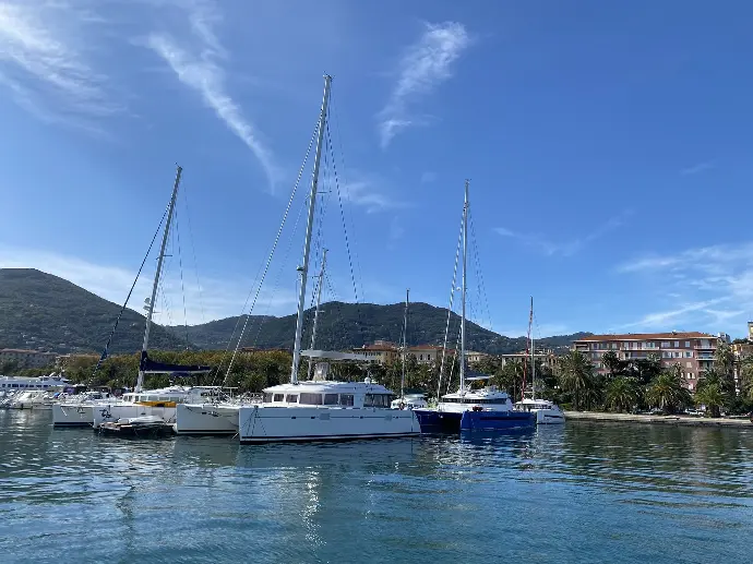 CAtamarani ormeggiati 